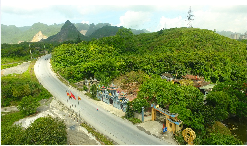 Đường vào căn cứ địa Lạt Sơn và toàn cảnh đền thờ nữ tướng Lê Chân, xã Thanh Sơn, huyện Kim Bảng.JPG