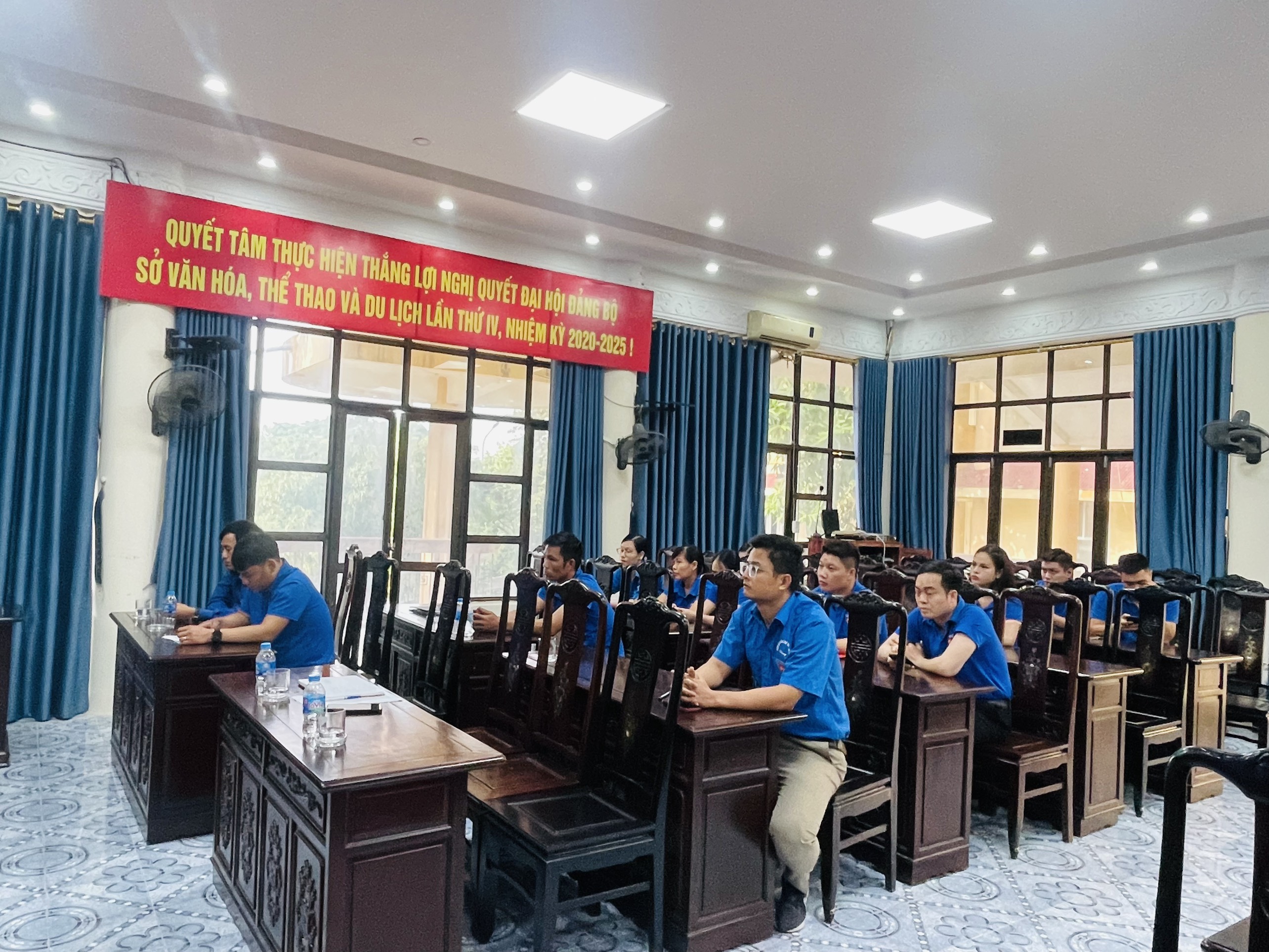 Các đại biểu dự Hội nghị.jpg